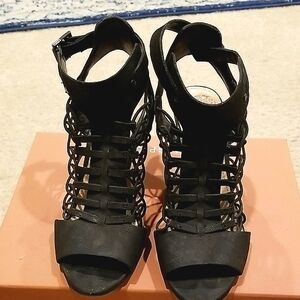 Vince Camuto Black Strappy Heels Preloved EUC Size 7
